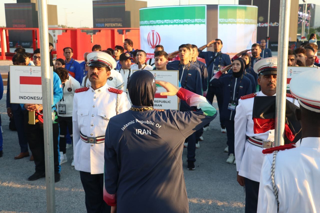 2138031_545-1 احترام نظامی به پرچم کشورمان در بحرین + عکس