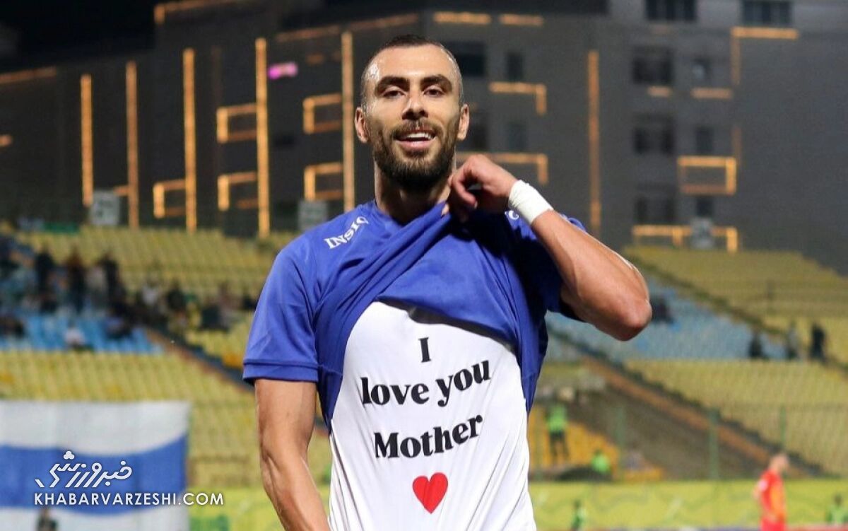 2145533_785 ستاره استقلال پیراهن را بالا کشید؛ شادی ویژه برای دربی +عکس