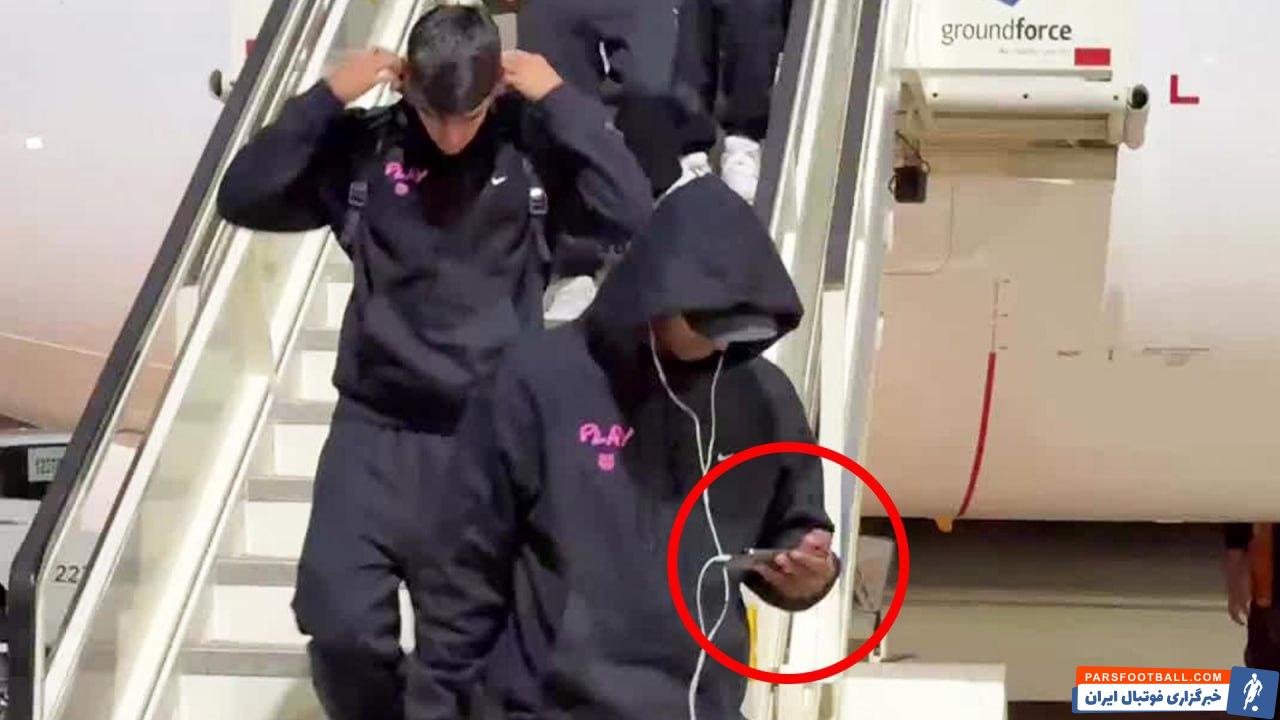 تصویر جالب رشفورد در حال تماشای بازی منچستریونایتد در حین پایین آمدن از هواپیما