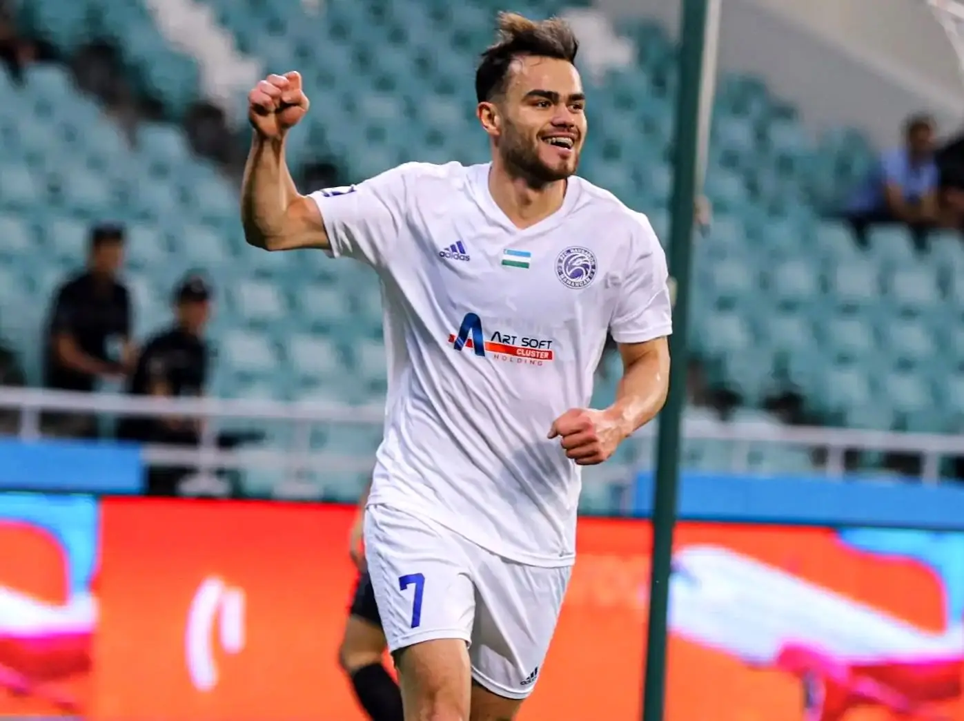 اورونوف؛ ستارهای شکننده در مسیر بازگشت به اوج/ هواداران پرسپولیس منتظر تکرار نمایش جذاب ستاره ازبکستانی اورونوف؛ ستارهای شکننده در مسیر بازگشت به اوج/ هواداران پرسپولیس منتظر تکرار نمایش جذاب ستاره ازبکستانی