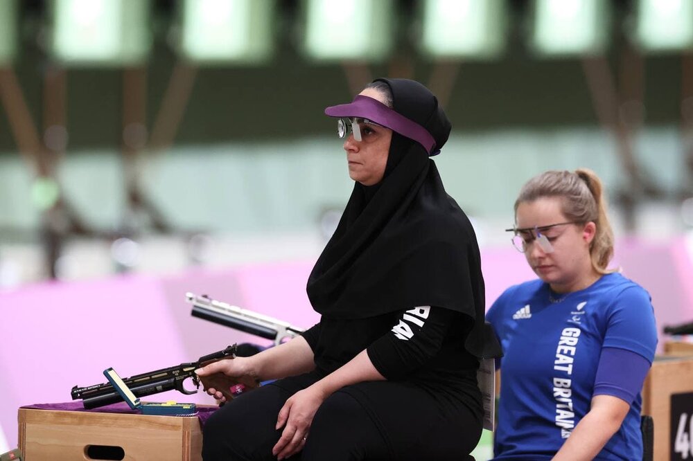 3877662 واکاوی انتقادات اخیر ساره جوانمردی؛ حقوق «ملکه تپانچه» چقدر است؟