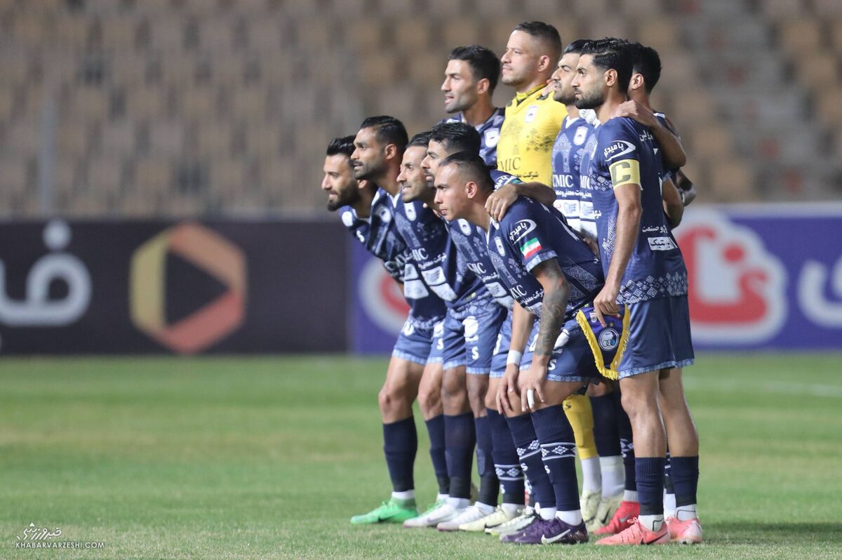 406700 عکس تیمی چادرملو مقابل استقلال