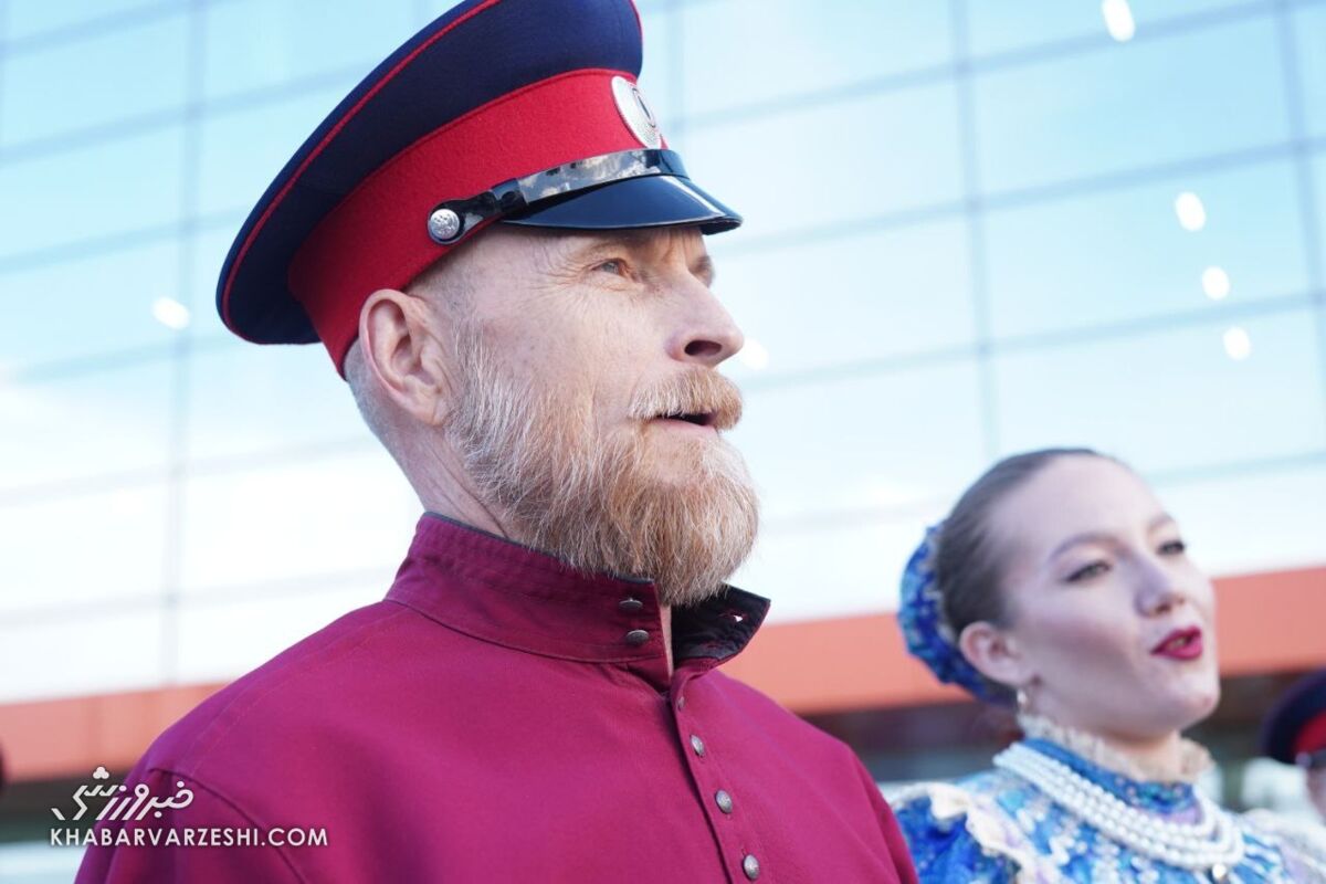 استقبال ویژه روس‌ها از تیم ملی فوتبال ایران/ قلعه‌نویی دست به کیک شد! +عکس