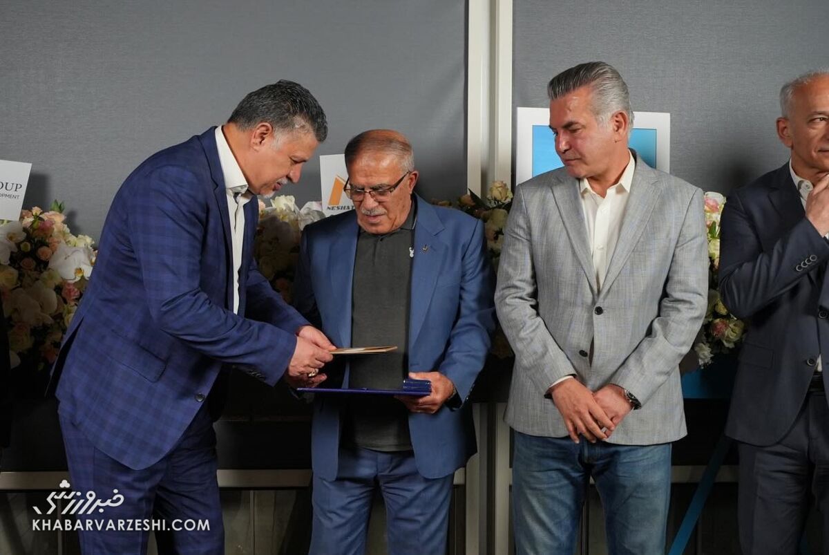 407236 گردهمایی ستارگان در رستوران علی دایی؛ در حضور فردوسی پور، باقری و خاکپور از اسطوره استقلال تجلیل شد +تصاویر