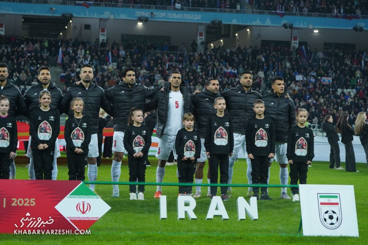 407264-2 ایران - روسیه در حد جام جهانی!/ نمایش شگفتانگیز با لباسهای غولپیکر +عکس و فیلم