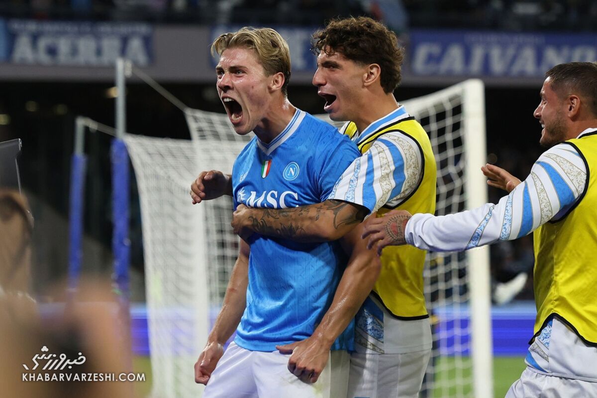 407874 راسموس هویلون در ناپولی