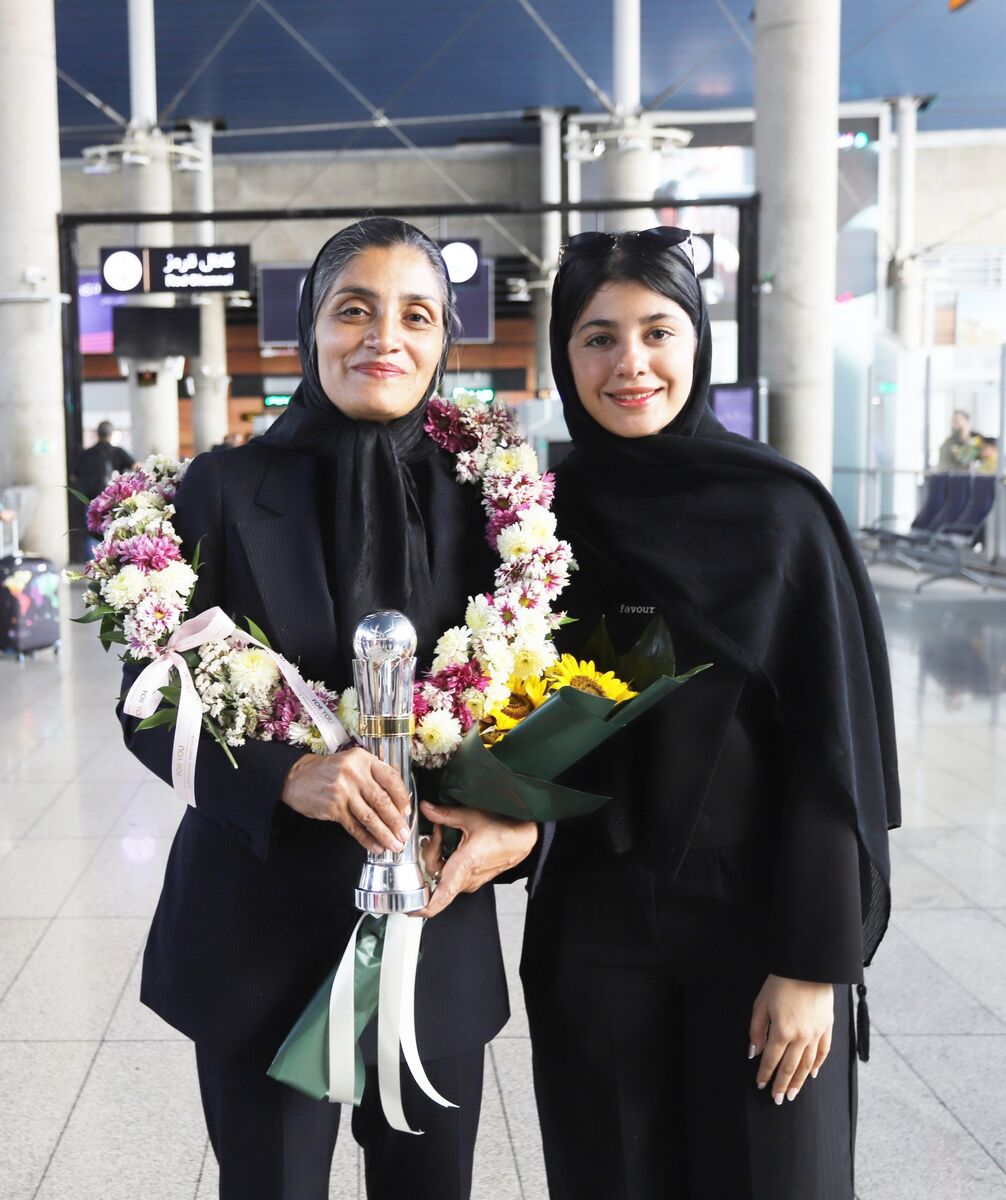 408215 مرضیه جعفری و دخترش