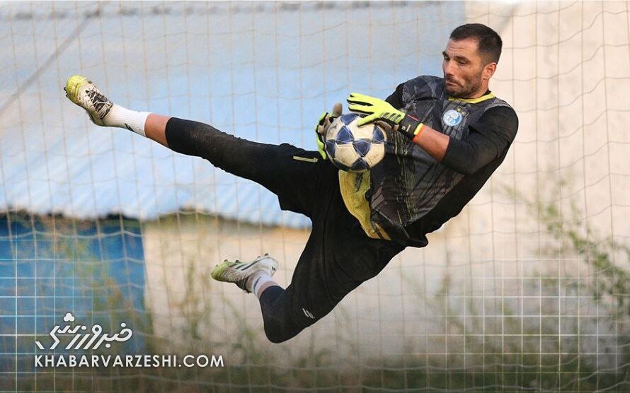 408534 دروازه بان اسپانیایی استقلال