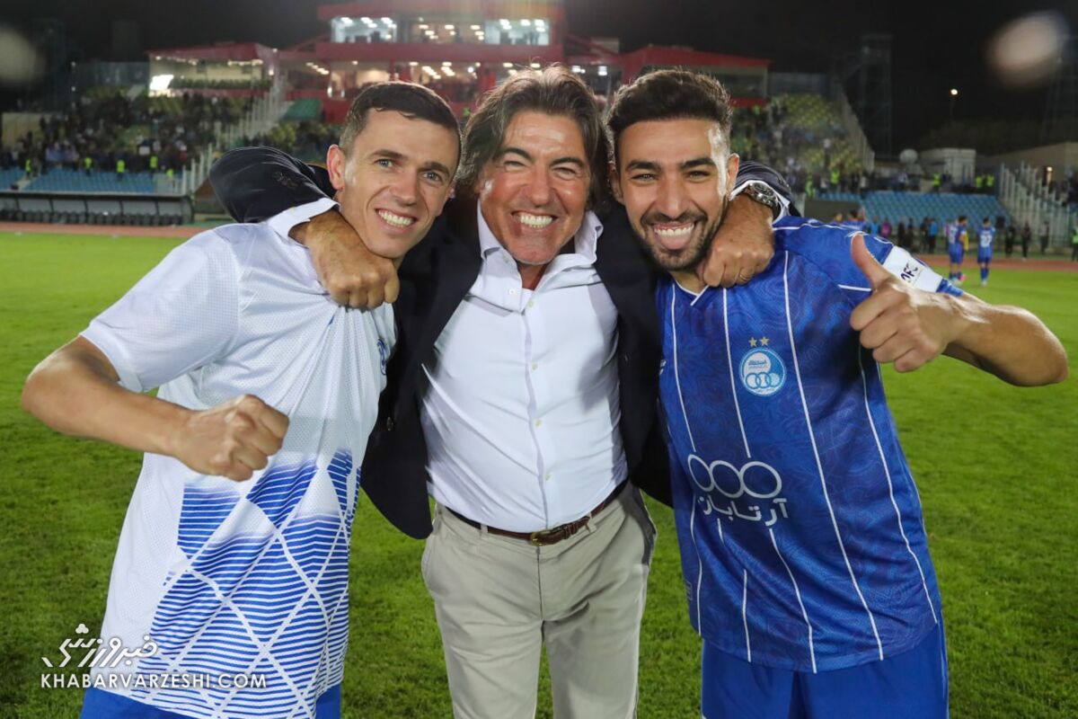 ساپینتو و بازیکنان استقلال