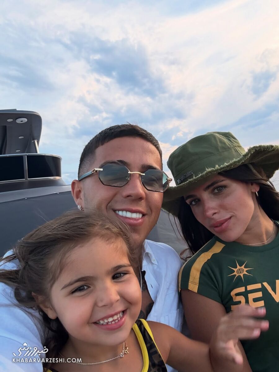 408915 انسو فرناندس و نامزد و دخترش