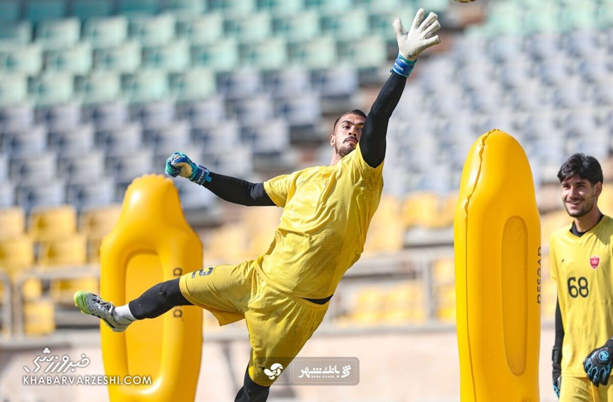 409590 بازگشت نشاط به پرسپولیسیها در غیاب هاشمیان؛ کریم باقری قبل از اوسمار مامور شد +عکس