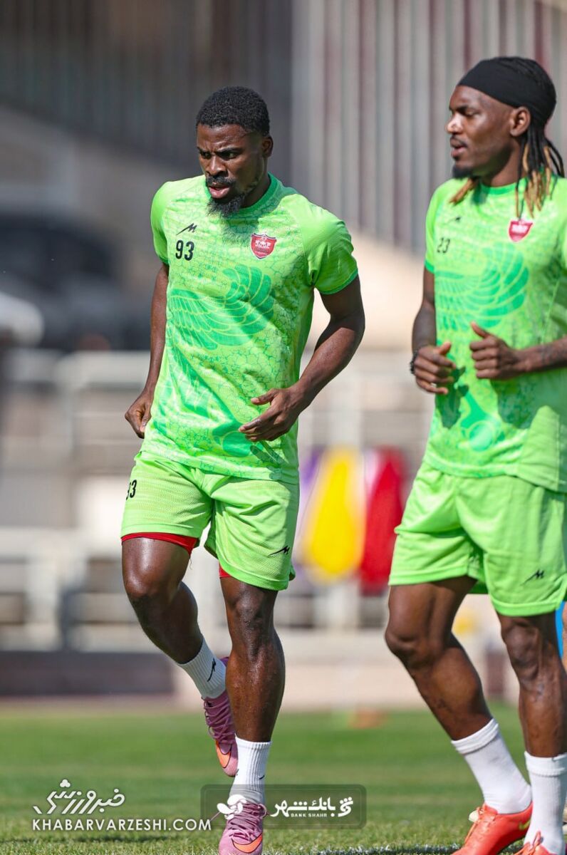 409591 بازگشت نشاط به پرسپولیسیها در غیاب هاشمیان؛ کریم باقری قبل از اوسمار مامور شد +عکس