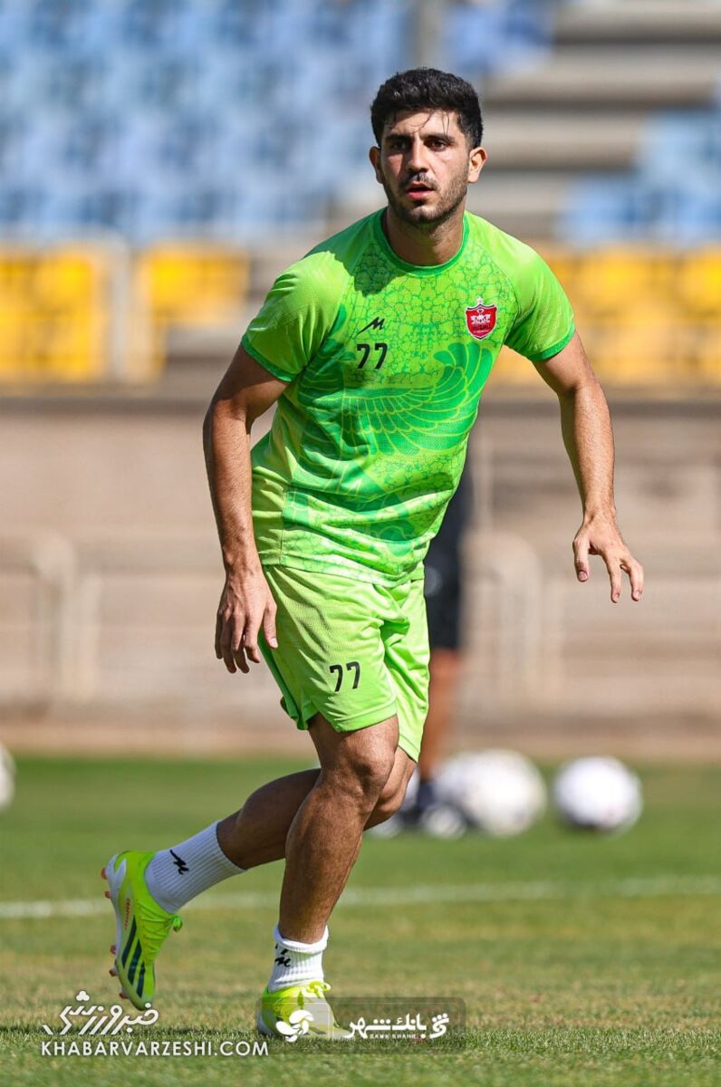 409594 بازگشت نشاط به پرسپولیسیها در غیاب هاشمیان؛ کریم باقری قبل از اوسمار مامور شد +عکس