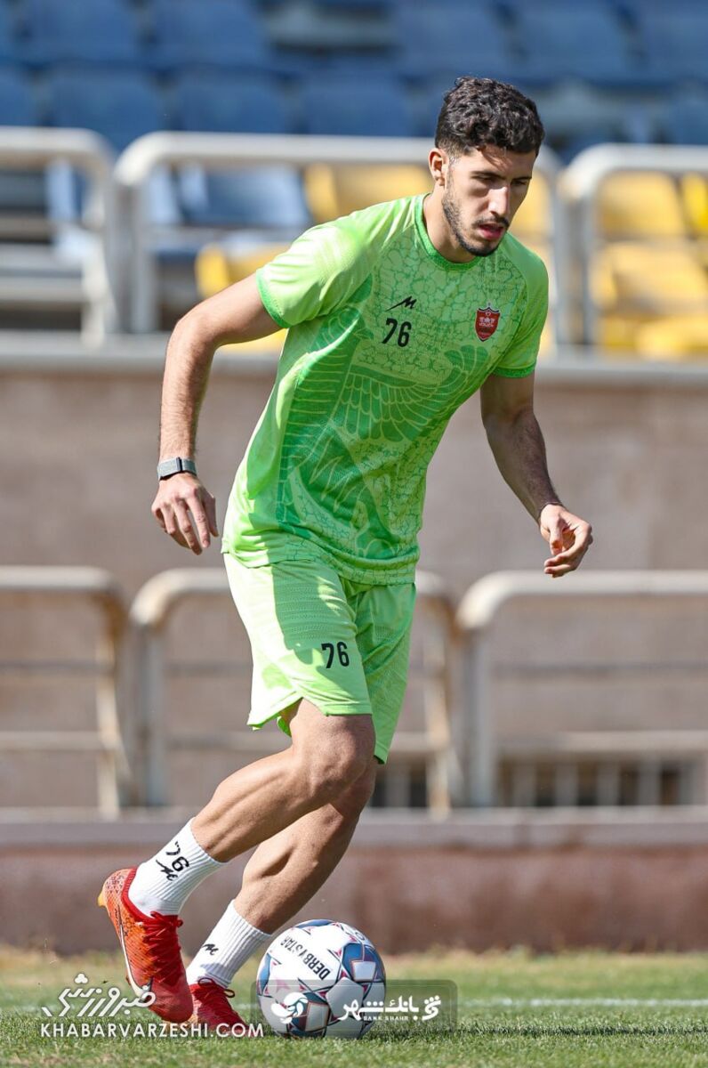 409595 بازگشت نشاط به پرسپولیسیها در غیاب هاشمیان؛ کریم باقری قبل از اوسمار مامور شد +عکس