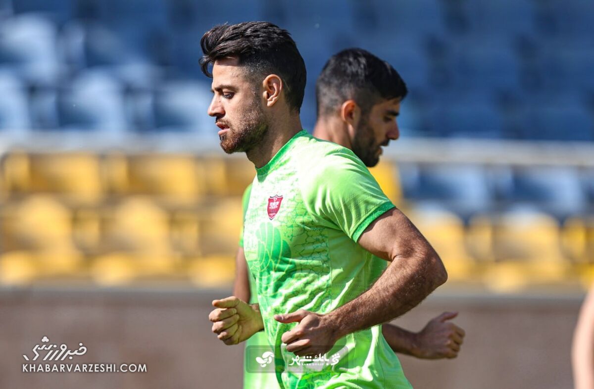 409600 بازگشت نشاط به پرسپولیسیها در غیاب هاشمیان؛ کریم باقری قبل از اوسمار مامور شد +عکس