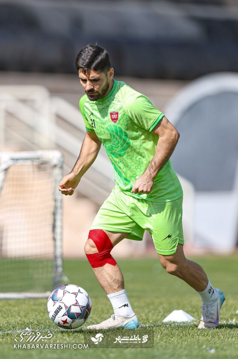 409605 بازگشت نشاط به پرسپولیسیها در غیاب هاشمیان؛ کریم باقری قبل از اوسمار مامور شد +عکس