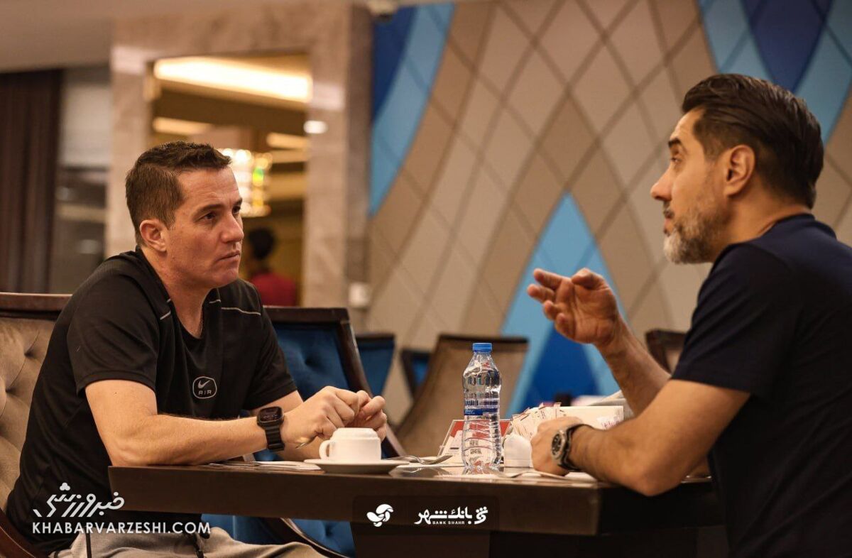 409858 اوسمار با افشین پیروانی چشم تو چشم شد/ پایان یک شایعه در پرسپولیس +عکس