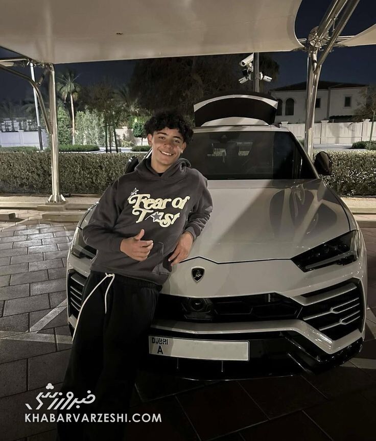 410019 هدیه لاکچری رونالدو به پسرش؛ ژست کریستیانو جونیور با لامبورگینی اوروس S