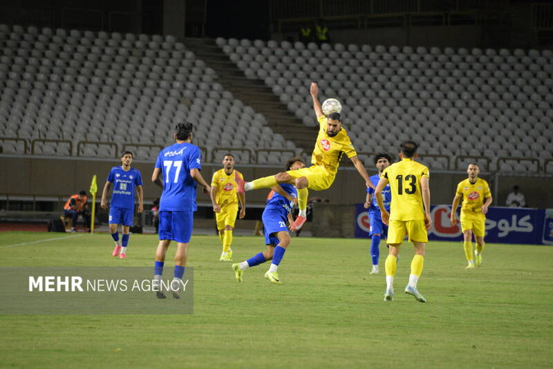 دلایل افت عجیب لیگ برتر/ حرکت فوتبال ایران به سمت منافع دلال‌ها