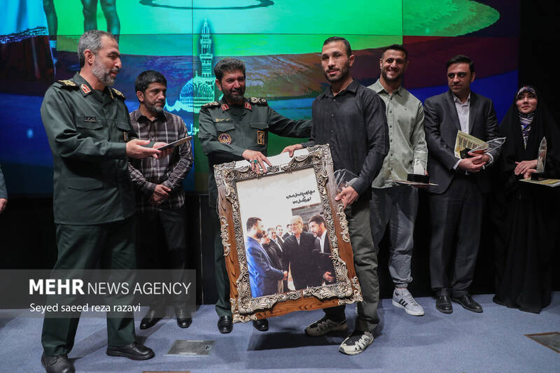 4518774 مراسم تجلیل از قهرمانان تیم ملی کشتی جمهوری اسلامی ایران