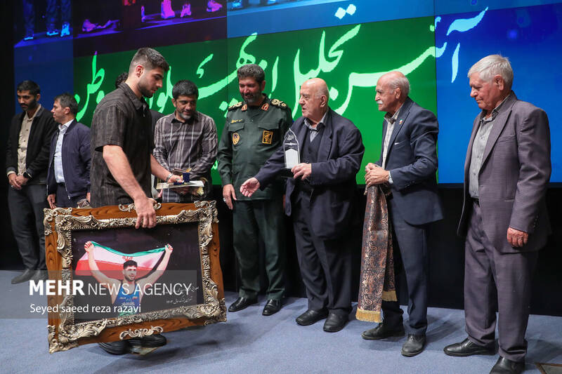 4518788 مراسم تجلیل از قهرمانان تیم ملی کشتی جمهوری اسلامی ایران