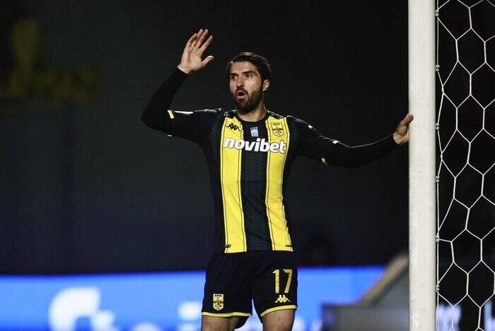 تصمیم مهم «کریم انصاری‌فرد»؛ کت و شلوار به جای گرمکن!