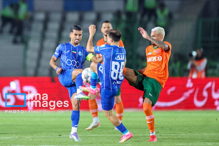 4520064 پایان روزهای تلخ استقلال با پیروزی مقابل مس؛ شلیک سه امتیازی آسانی