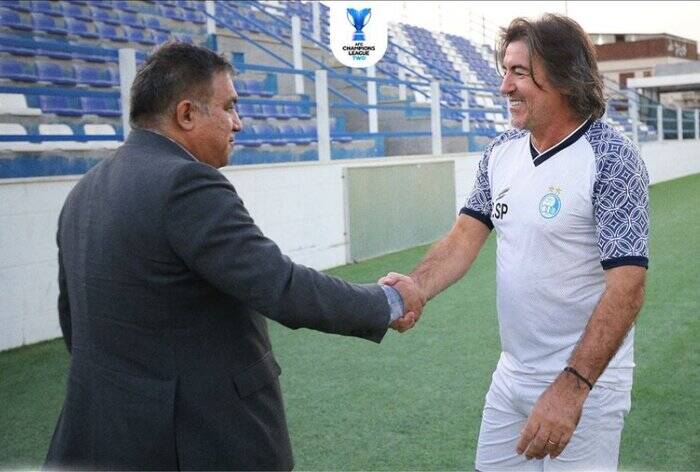 4521541 جلسه تاجرنیا با ساپینتو و کاپیتانهای استقلال