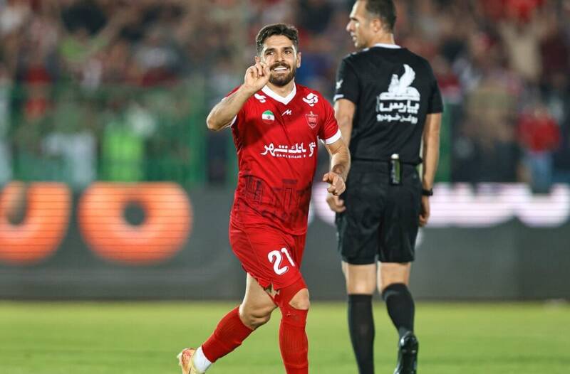 4524217 پرسپولیس برای ماندن هاشمیان برد/ یک تیم پشت هلیکوپتر