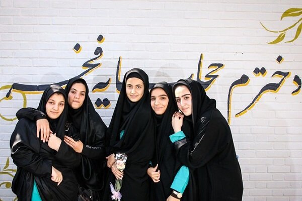 5272724 بازگشت آرام نسل Z اصفهان به حجاب؛ انتخابی آگاهانه برای آرامش درونی
