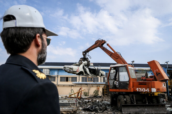 5342816 تماس مالکان خودروهای رهاشده با پلیس؛ توقیف برخی از وسایل نقلیه