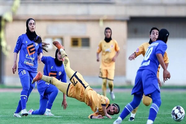5700735 آغاز دوباره لیگ پس از فیفادی؛ دوئل نفسگیر پرسپولیس و ملوان در بندر