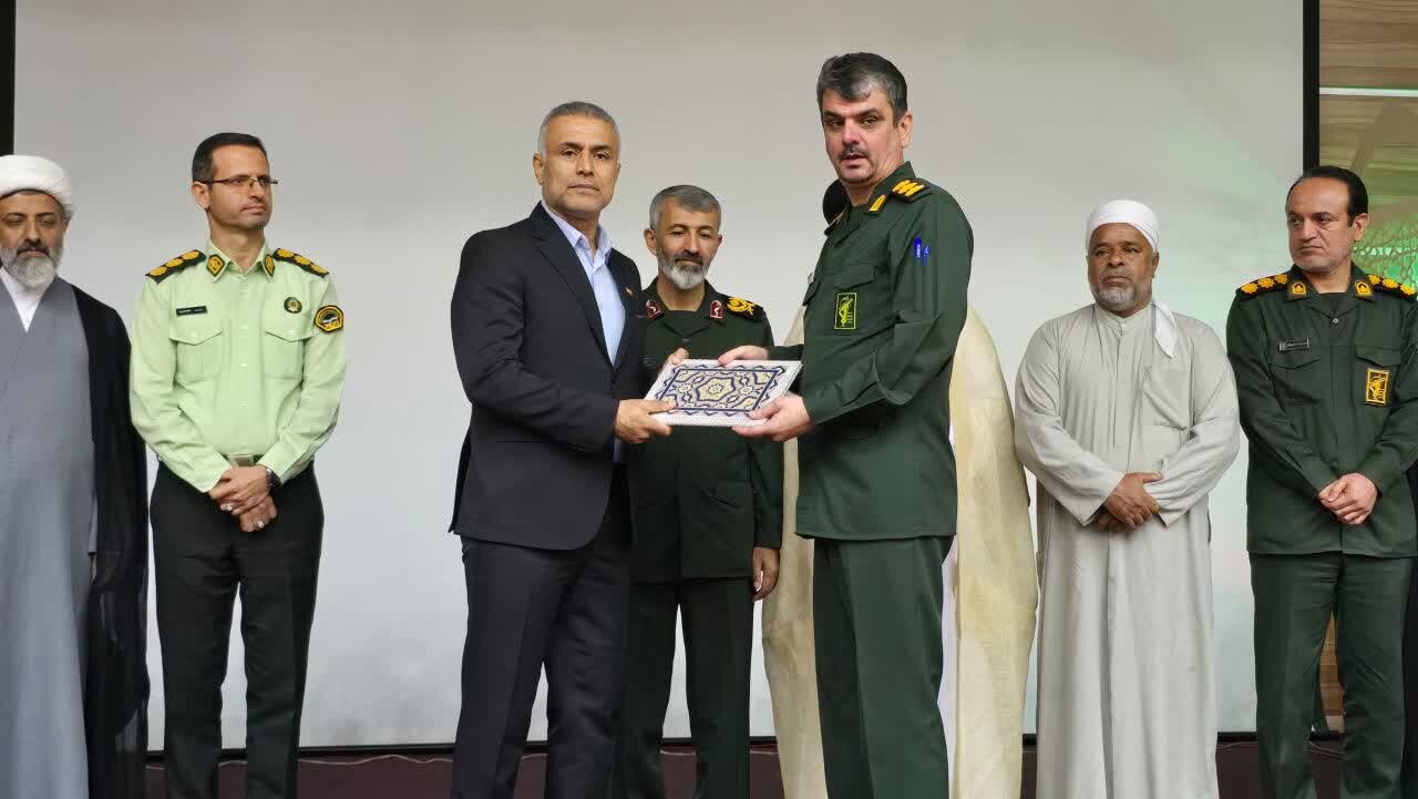 5707568 فرماندار گناوه: وحدت و انسجام مهم ترین نیاز کشور است