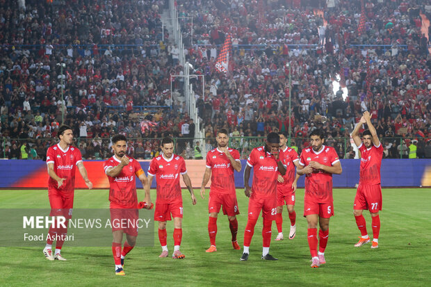 5709502 تناقض سرمربی در استفاده از بازیکنان پرسپولیس؛ بعضی سرخپوشان بیکارند!