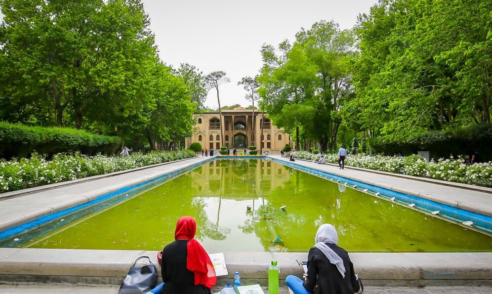 5725649 خط پررنگ اصفهان مسیر هنری برای بازشناسی شهرهای ایران