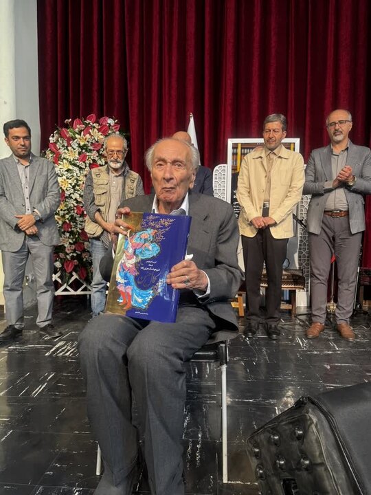 5729190 کتاب «کمال حُسن» با روایت نود سال هنر استاد جزیزاده رونمایی شد