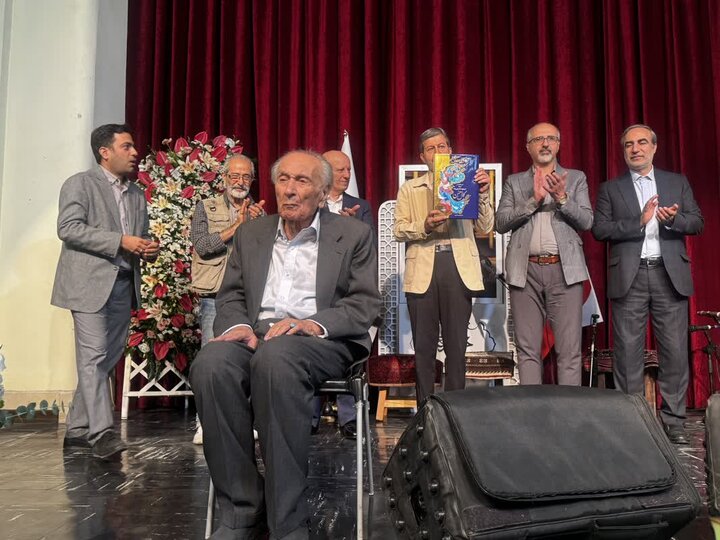 5729193 کتاب «کمال حُسن» با روایت نود سال هنر استاد جزیزاده رونمایی شد