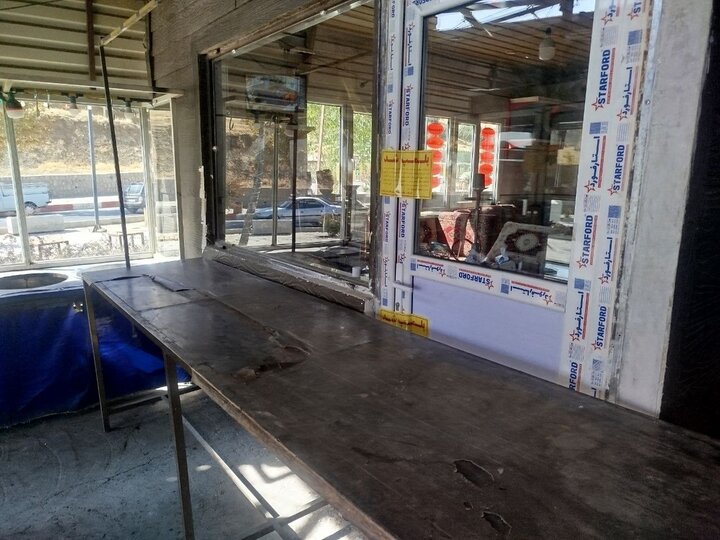 5737718 پلمب دکههای میدان گاز سنندج به دلیل فقدان زیرساختهای بهداشتی