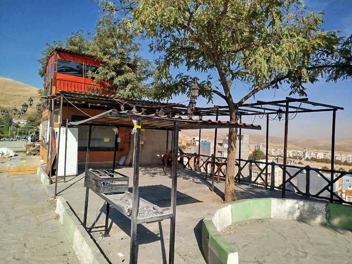 5737719 پلمب دکههای میدان گاز سنندج به دلیل فقدان زیرساختهای بهداشتی