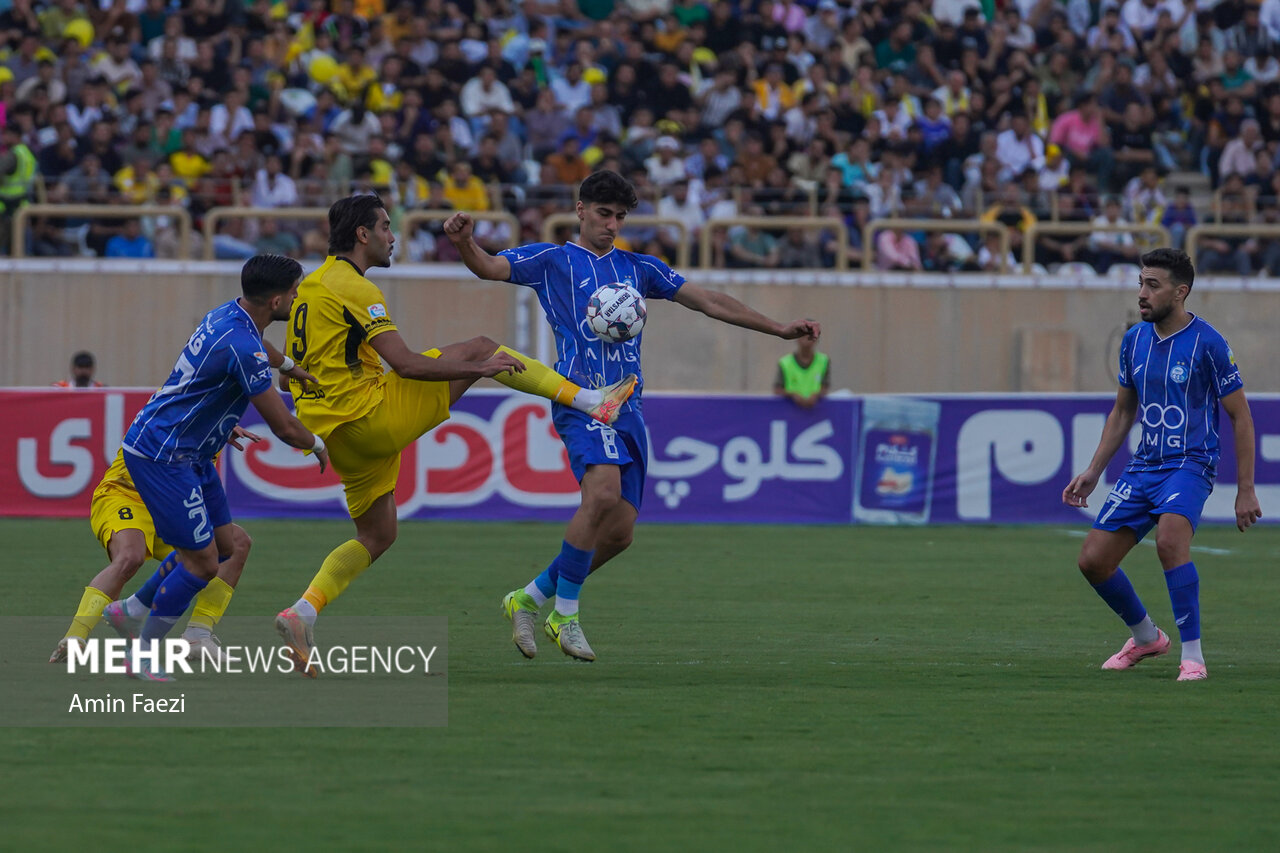 5743070-1 نازون باید خودش را با استقلال وقف دهد/ روند خوب باید ادامه پیدا کند