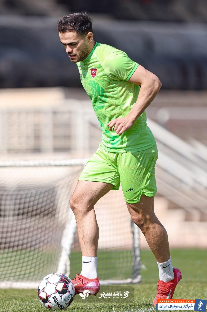 حضور اوستون اورونوف در تمرین تیم پرسپولیس