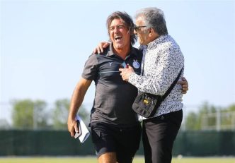 بازیکنان استقلال تولد ریکاردو ساپینتو را در تمرین جشن گرفتند