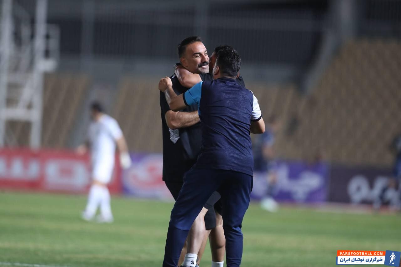 حنیف عمران زاده پس از گلزنی چادرملو به استقلال به خوشحالی پرداخت