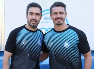 وریا غفوری با استقبال ستاره های استقلال در تمرین رو به رو شد