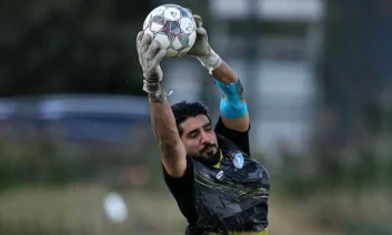 حبیب فرعباسی دروازه بان استقلال همچنان با مصدومیت دست و پنجه نرم می کند