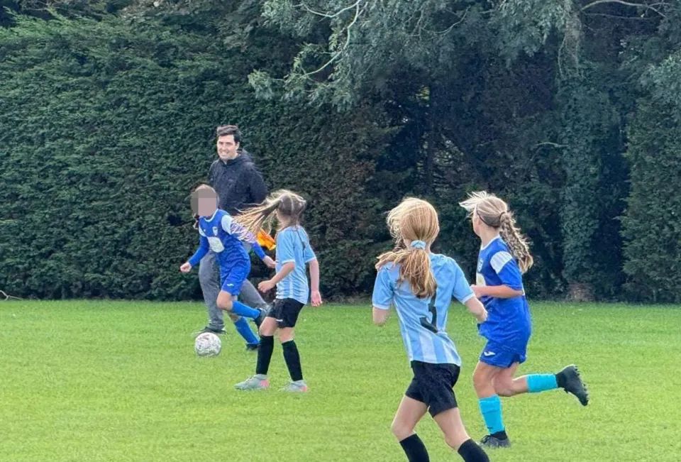 img_20251006_020057_302 تصویری از ایرائولا هنگام قضاوت فوتبال دختران