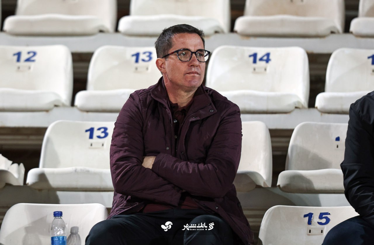 عکس از اوسمار ویرا روی سکوهای ورزشگاه شهید سلیمانی تبریز