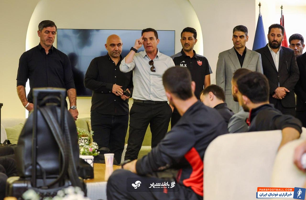 معارفه اوسمار ویه‌را به بازیکنان تیم پرسپولیس 