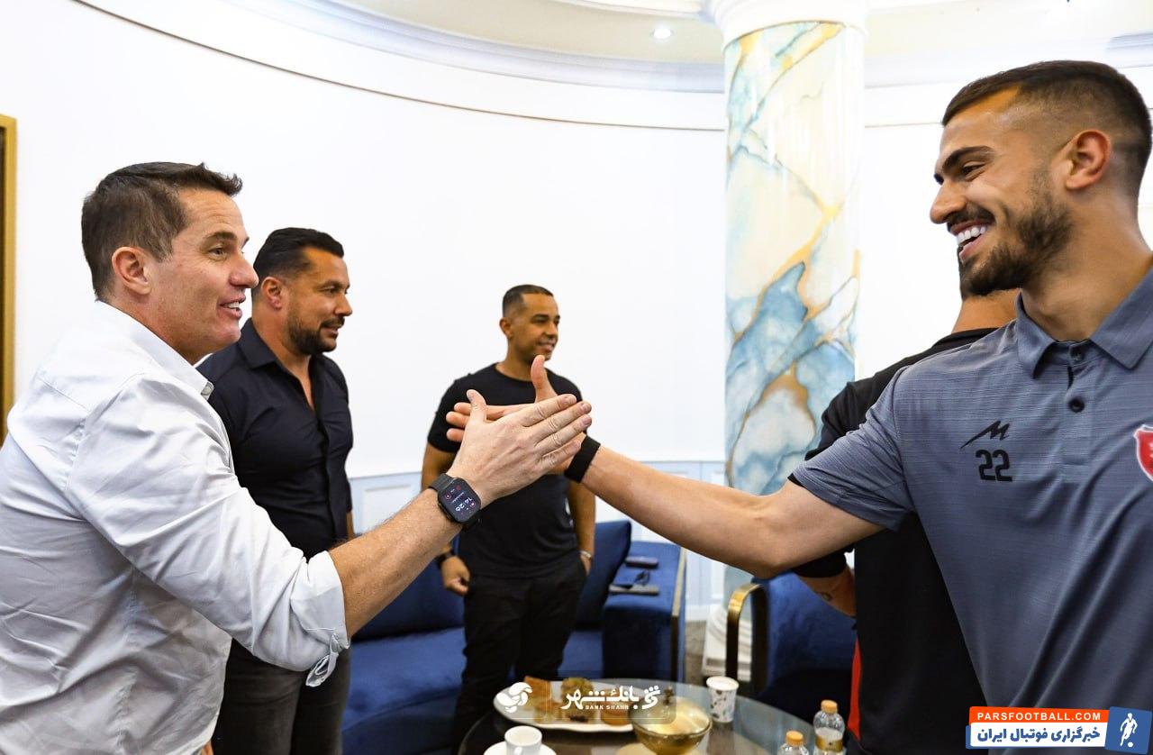 معارفه اوسمار ویه‌را به بازیکنان تیم پرسپولیس 