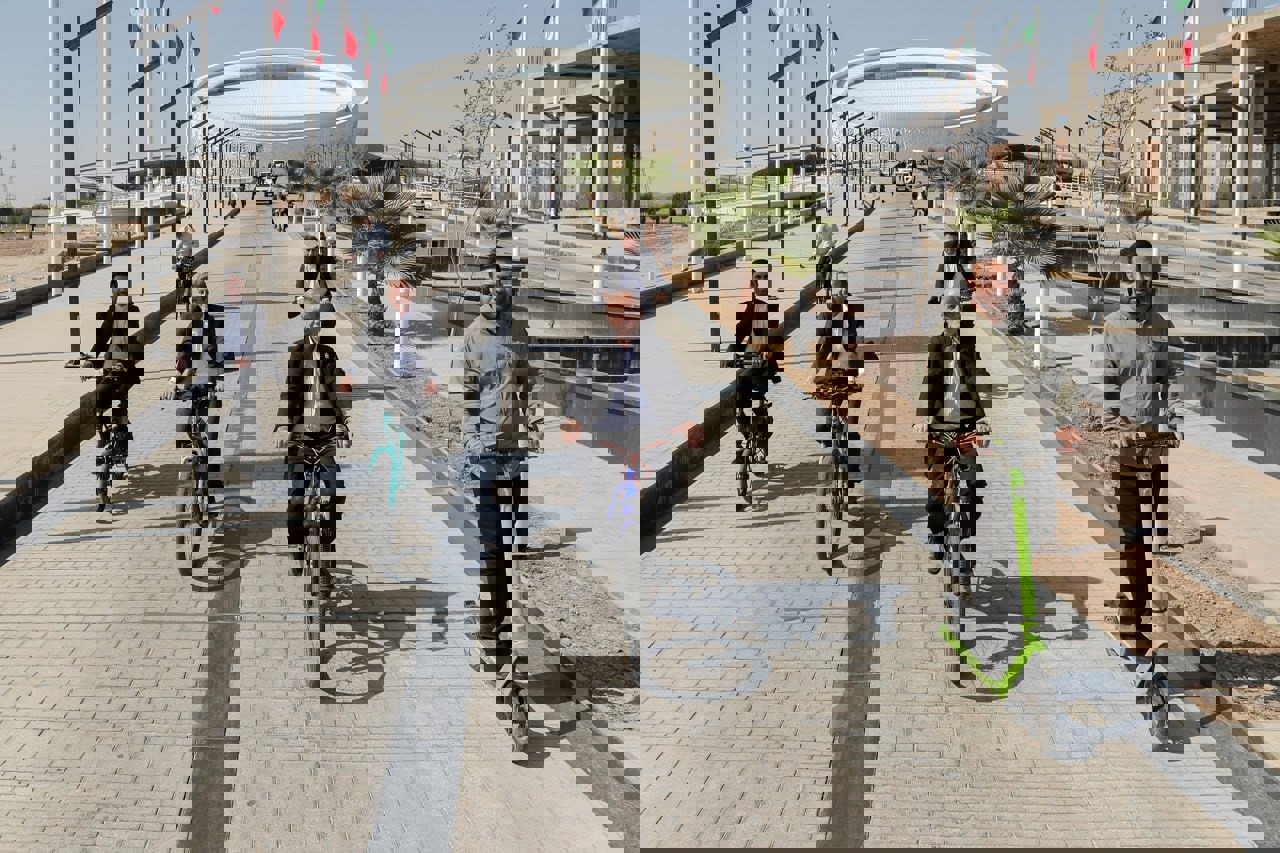 عکس از دوچرخه‌سواری مسعود پزشکیان در اصفهان